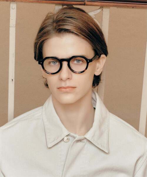 JOURNAL STANDARD relume（ジャーナルスタンダード　レリューム）の「【WEB限定】Zoff｜JOURNAL STANDARD relume ジャーナルスタンダードレリューム  ボストン型 サングラス紫外線で色が変わる 調光レンズ 紫外線対策 UVカット おしゃれ カラーレンズ 太縁フレーム ユニセックス（サングラス・レディース・ブラック系その他2/ブラック・FREE）」の8枚目の写真