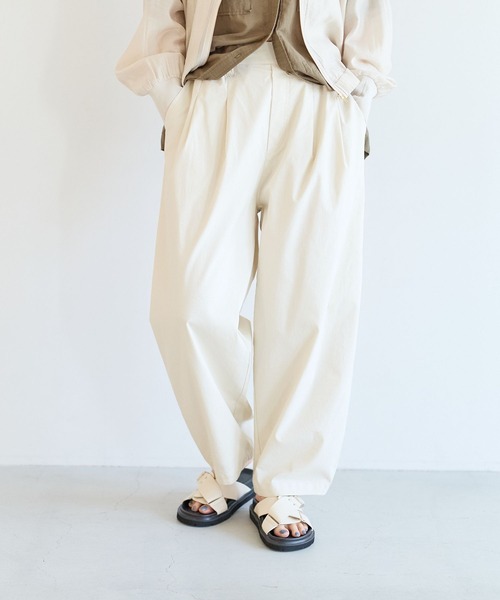 BAYFLOW（ベイフロー）の「[吸水速乾/接触冷感/UVケア]テックリネンバルーンパンツ（その他パンツ・レディース・オフホワイト/ブラック/カーキ・SMALL/MEDIUM）」の2枚目の写真