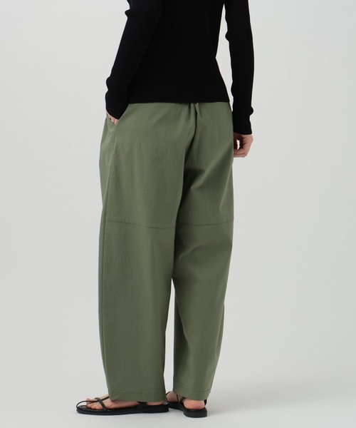 BAYFLOW（ベイフロー）の「[吸水速乾/接触冷感/UVケア]テックリネンバルーンパンツ（その他パンツ・レディース・オフホワイト/ブラック/カーキ・SMALL/MEDIUM）」の14枚目の写真