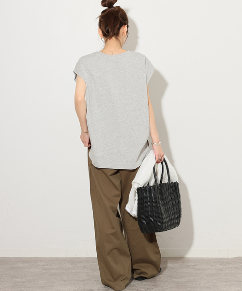 JOURNAL STANDARD relume（ジャーナルスタンダード　レリューム）の「オーガニックコットン汗染み防止タックプルオーバー（Tシャツ/カットソー・レディース・ブラック系その他/キャメル/ホワイト/ライトグレー・FREE）」の16枚目の写真