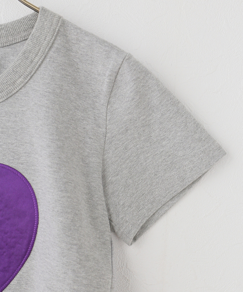U by SPICK&SPAN（ユーバイスピックアンドスパン）の「GREEN BUTTER/グリーンバター Heart Applique Tee（Tシャツ/カットソー・レディース・アイボリー/チャコールグレー・SMALL）」の4枚目の写真