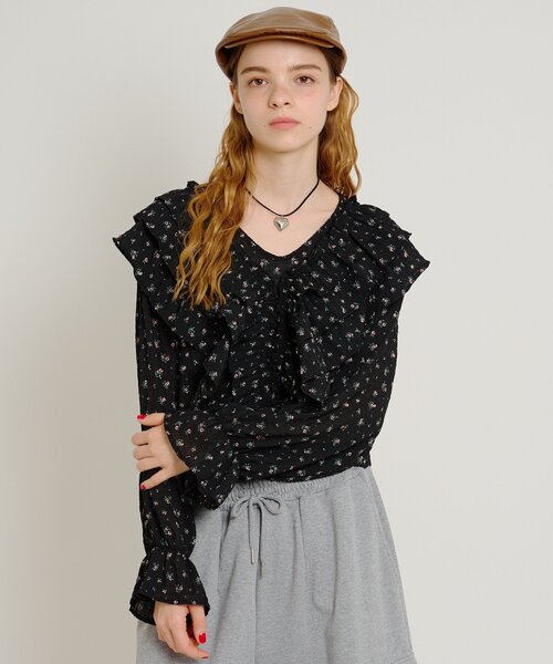 w closet（ダブルクローゼット）の「【6色展開/前後着用可能】2wayフリルブラウス（シャツ/ブラウス・レディース・ブルー/オフホワイト/ブラック/アイボリー/イエロー/ブラック系その他・FREE）」の4枚目の写真