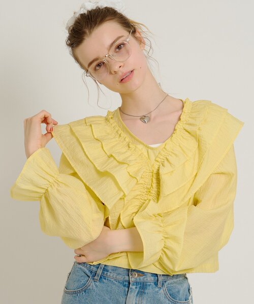 w closet（ダブルクローゼット）の「【6色展開/前後着用可能】2wayフリルブラウス（シャツ/ブラウス・レディース・ブルー/オフホワイト/ブラック/アイボリー/イエロー/ブラック系その他・FREE）」の6枚目の写真