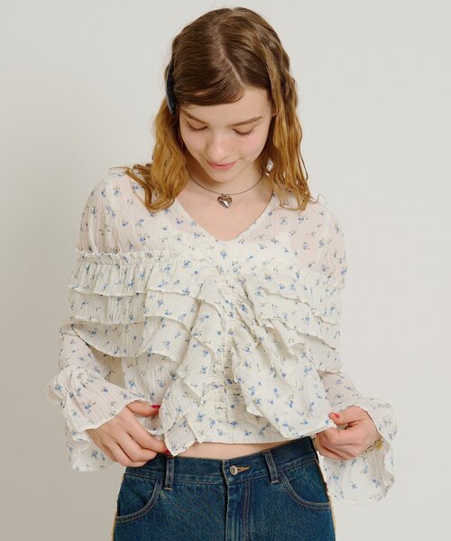 w closet（ダブルクローゼット）の「【6色展開/前後着用可能】2wayフリルブラウス（シャツ/ブラウス・レディース・ブルー/オフホワイト/ブラック/アイボリー/イエロー/ブラック系その他・FREE）」の11枚目の写真