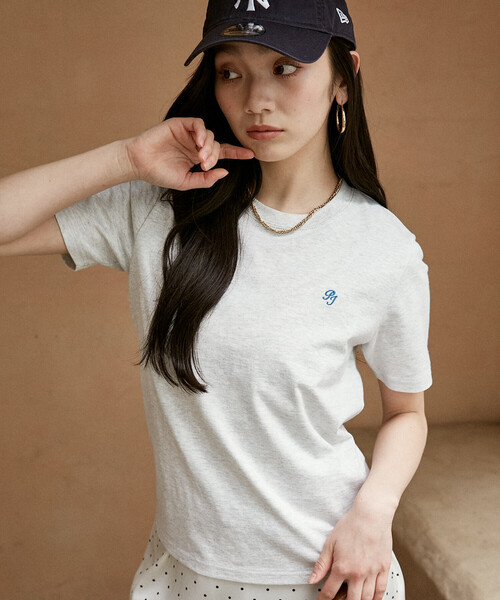 PEACH JOHN(ピーチジョン)の「PEACH JOHN × PUBLUX/ピーチ・ジョン ワンポイント ロゴ刺繍 Tシャツ 限定展開(Tシャツ/カットソー・レディース・ブラック/オフホワイト/ネイビー/ライトグレー・フリ-)」の6枚目の写真
