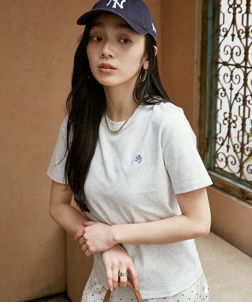 PEACH JOHN(ピーチジョン)の「PEACH JOHN × PUBLUX/ピーチ・ジョン ワンポイント ロゴ刺繍 Tシャツ 限定展開(Tシャツ/カットソー・レディース・ブラック/オフホワイト/ネイビー/ライトグレー・フリ-)」の7枚目の写真
