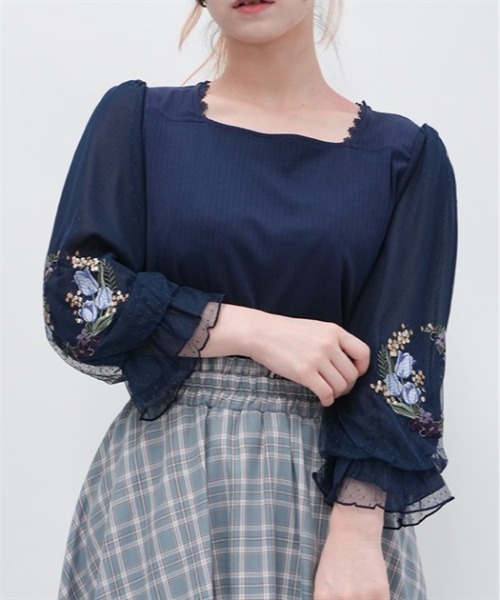 axes femme(アクシーズファム)の「チューリップ刺繍七分袖プルオーバー(Tシャツ/カットソー・レディース・キナリ/ネイビー/グリーン・FREE)」の3枚目の写真