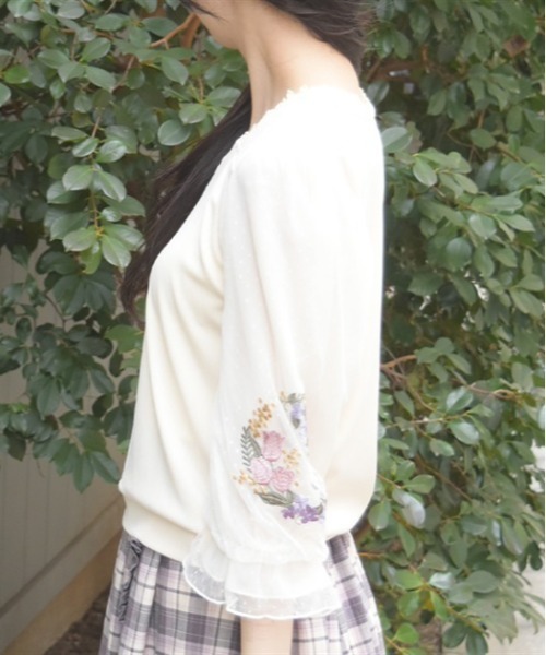 axes femme(アクシーズファム)の「チューリップ刺繍七分袖プルオーバー(Tシャツ/カットソー・レディース・キナリ/ネイビー/グリーン・FREE)」の4枚目の写真
