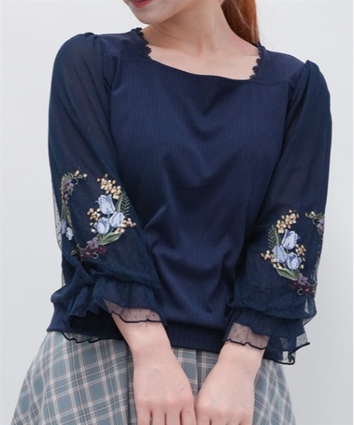 axes femme(アクシーズファム)の「チューリップ刺繍七分袖プルオーバー(Tシャツ/カットソー・レディース・キナリ/ネイビー/グリーン・FREE)」の6枚目の写真