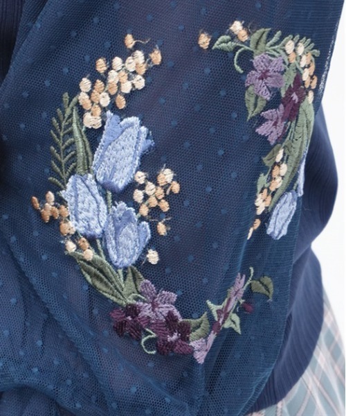 axes femme(アクシーズファム)の「チューリップ刺繍七分袖プルオーバー(Tシャツ/カットソー・レディース・キナリ/ネイビー/グリーン・FREE)」の7枚目の写真