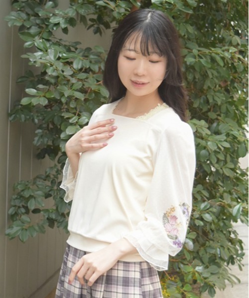 axes femme(アクシーズファム)の「チューリップ刺繍七分袖プルオーバー(Tシャツ/カットソー・レディース・キナリ/ネイビー/グリーン・FREE)」の10枚目の写真