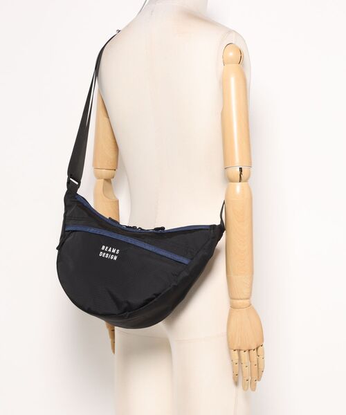 BEAMS DESIGN(ビームス デザイン)の「BEAMSDESIGN(ビームスデザイン) Runway ショルダーバッグ(M)(ショルダーバッグ・メンズ・ブラック/ベージュ/ブルー・FREE)」の4枚目の写真