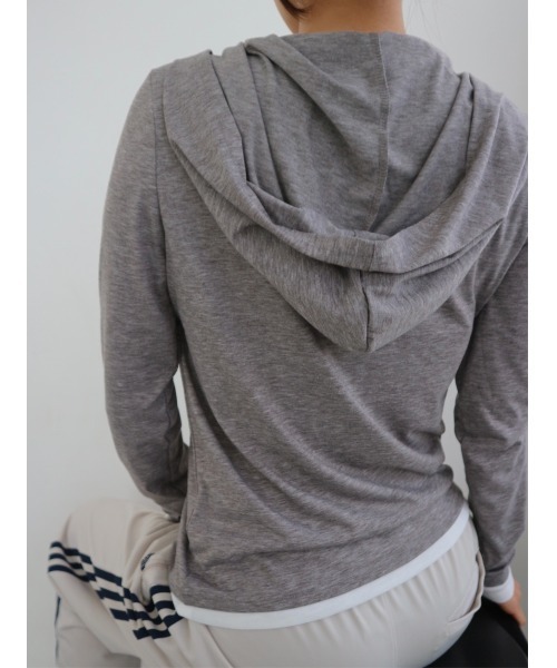 TRUNC（トランクエイティーエイト）の「Hooded Henley Pullover（Tシャツ/カットソー・レディース・グレー・FREE）」の2枚目の写真
