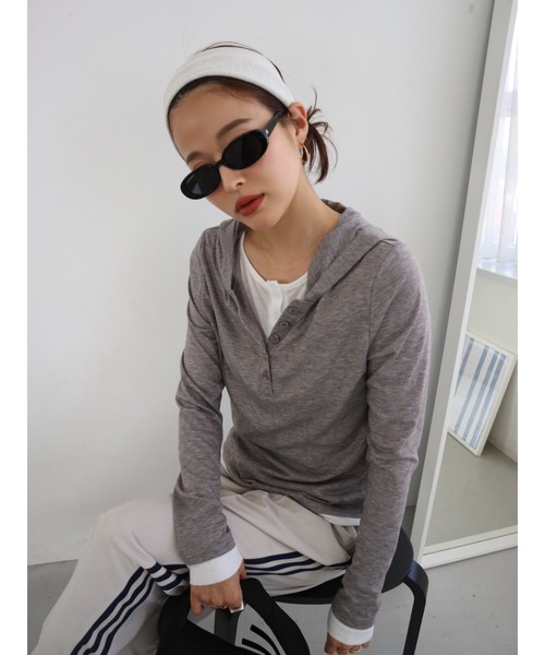 TRUNC（トランクエイティーエイト）の「Hooded Henley Pullover（Tシャツ/カットソー・レディース・グレー・FREE）」の4枚目の写真
