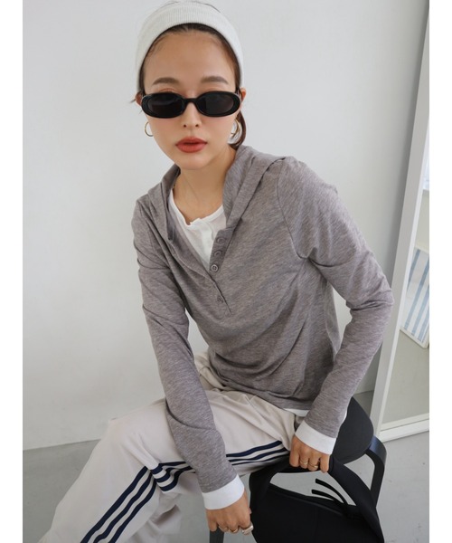 TRUNC（トランクエイティーエイト）の「Hooded Henley Pullover（Tシャツ/カットソー・レディース・グレー・FREE）」の5枚目の写真