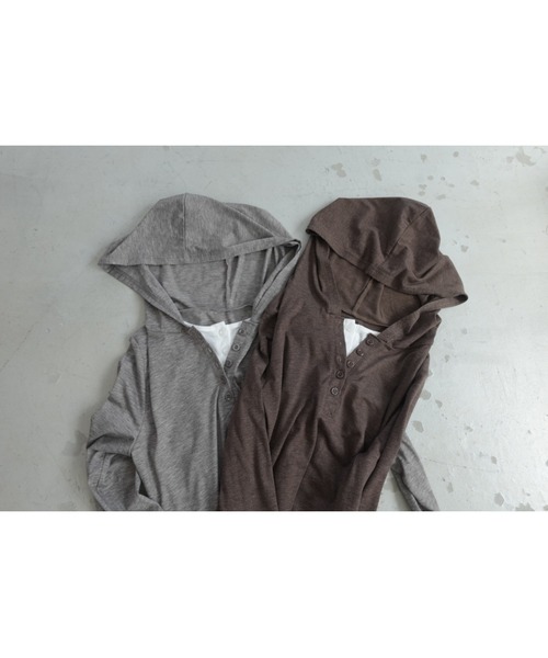 TRUNC（トランクエイティーエイト）の「Hooded Henley Pullover（Tシャツ/カットソー・レディース・グレー・FREE）」の18枚目の写真