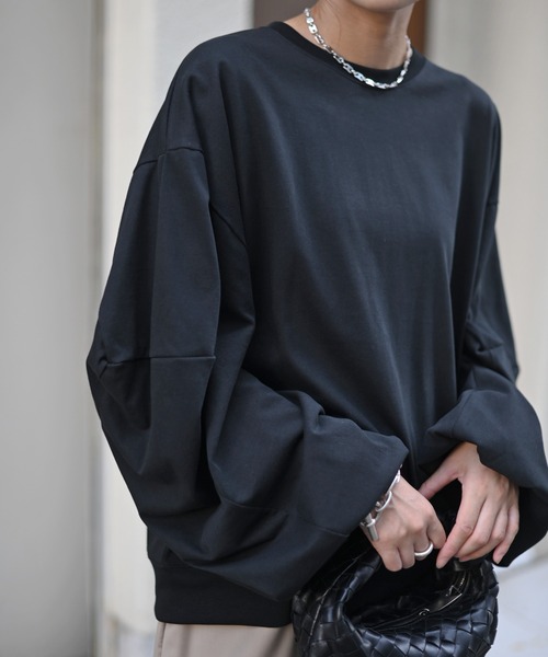 Marient(マリエント)の「カットアウトボリュームスリーブカットソー(Tシャツ/カットソー・レディース・ブラック/ホワイト・FREE)」の3枚目の写真