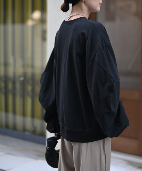 Marient(マリエント)の「カットアウトボリュームスリーブカットソー(Tシャツ/カットソー・レディース・ブラック/ホワイト・FREE)」の5枚目の写真