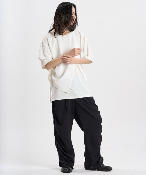 NO ID.(ノーアイディ)の「mt10582-リベットドレープBIG-T Tシャツ(458006-511T)(Tシャツ/カットソー・メンズ・ホワイト/ブラック/グレー・ONE SIZE)」の17枚目の写真