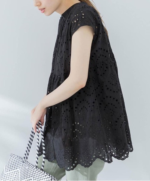 &soiree(アンドソワレ)の「総レースノースリーブオーバーサイズトップス(Tシャツ/カットソー・レディース・ブラック・FREE)」の4枚目の写真
