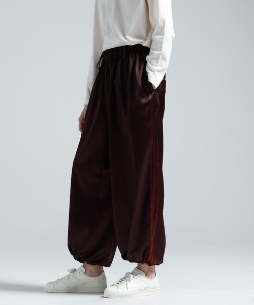 Y-3(ワイスリー)の「Y-3 SATIN GRADIENT 3 STRIPES TRACK PANTS(その他パンツ・メンズ・バーガンディー・XX-SMALL)」の3枚目の写真