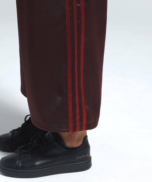 Y-3(ワイスリー)の「Y-3 SATIN GRADIENT 3 STRIPES TRACK PANTS(その他パンツ・メンズ・バーガンディー・XX-SMALL)」の6枚目の写真