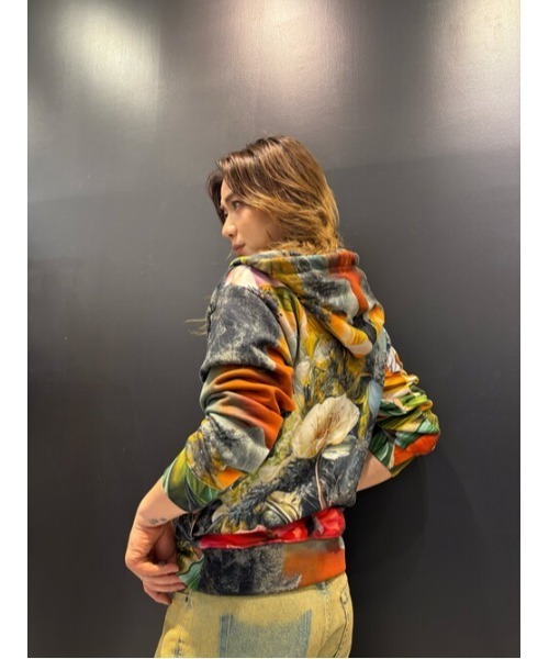 Desigual(デシグアル)の「ボタニカルアートフルジップパーカー【2026秋冬新作】(スウェット・レディース・マルチ・L/S)」の1枚目の写真
