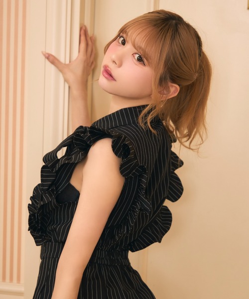 TITTY&CO.(ティティーアンドコー)の「フロントリボンフリルストライプシャツ(シャツ/ブラウス・レディース・グレー/ブラック・FREE)」の7枚目の写真