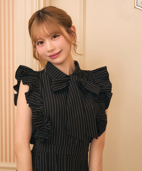 TITTY&CO.(ティティーアンドコー)の「フロントリボンフリルストライプシャツ(シャツ/ブラウス・レディース・グレー/ブラック・FREE)」の12枚目の写真