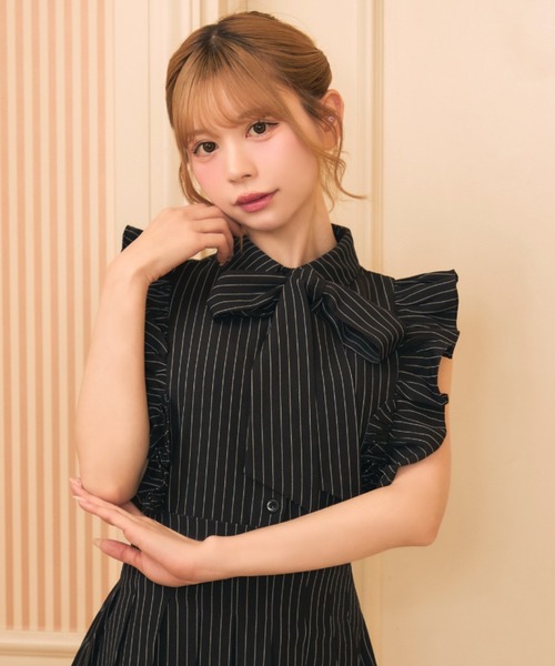 TITTY&CO.(ティティーアンドコー)の「フロントリボンフリルストライプシャツ(シャツ/ブラウス・レディース・グレー/ブラック・FREE)」の11枚目の写真