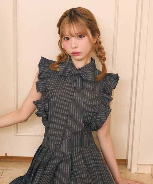 TITTY&CO.(ティティーアンドコー)の「フロントリボンフリルストライプシャツ(シャツ/ブラウス・レディース・グレー/ブラック・FREE)」の20枚目の写真