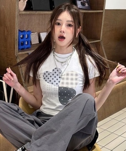 AVYL(アヴィル)の「アソートパターングラフィックハートプリント半袖Tシャツ(Tシャツ/カットソー・レディース・ホワイト・M)」の1枚目の写真