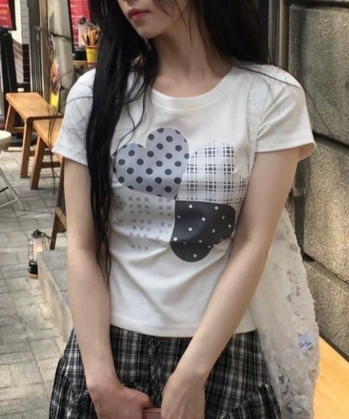 AVYL(アヴィル)の「アソートパターングラフィックハートプリント半袖Tシャツ(Tシャツ/カットソー・レディース・ホワイト・M)」の9枚目の写真