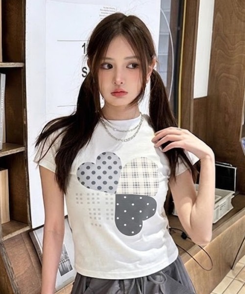 AVYL(アヴィル)の「アソートパターングラフィックハートプリント半袖Tシャツ(Tシャツ/カットソー・レディース・ホワイト・M)」の7枚目の写真