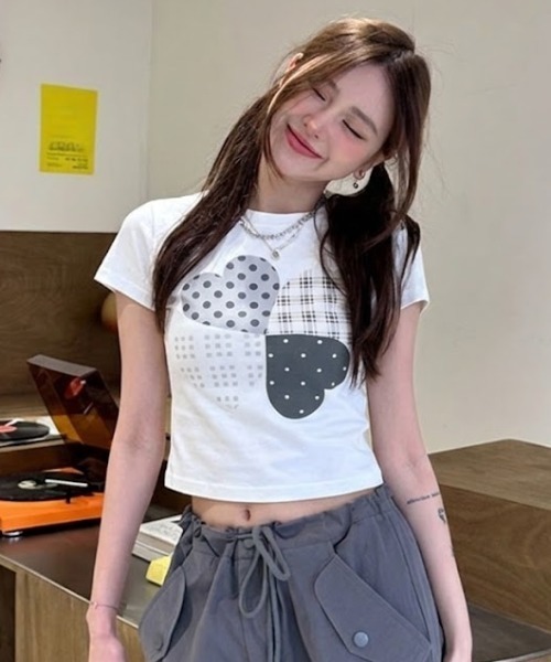 AVYL(アヴィル)の「アソートパターングラフィックハートプリント半袖Tシャツ(Tシャツ/カットソー・レディース・ホワイト・M)」の8枚目の写真