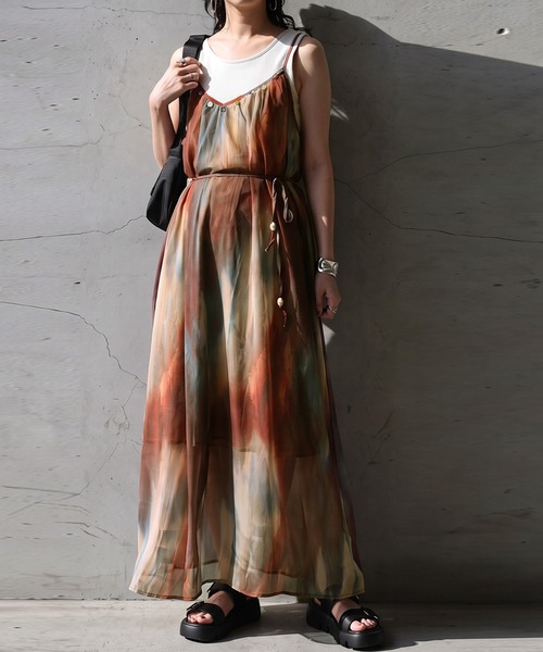 antiqua(アンティカ)の「水彩柄 シアー キャミワンピース(ワンピース・レディース・レッド系その他・ONESIZE)」の4枚目の写真