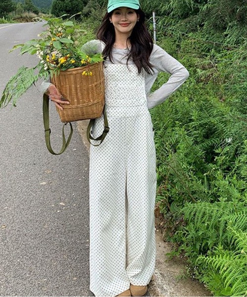 AsheKsha(アシクシャ)の「ドット柄ストレートサスペンダーパンツ(サロペット/オーバーオール・レディース・ホワイト・F)」の2枚目の写真