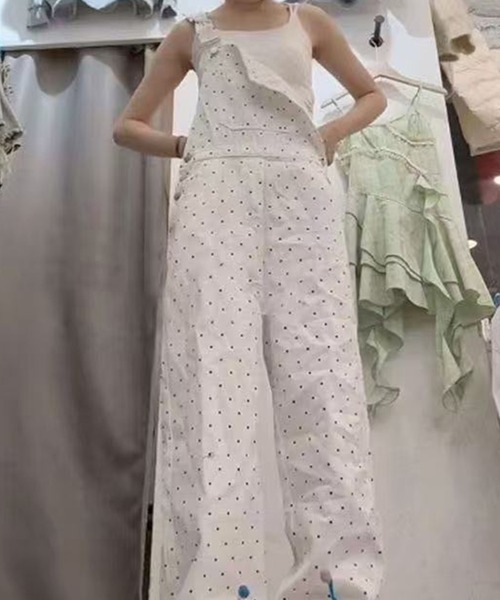 AsheKsha(アシクシャ)の「ドット柄ストレートサスペンダーパンツ(サロペット/オーバーオール・レディース・ホワイト・F)」の15枚目の写真