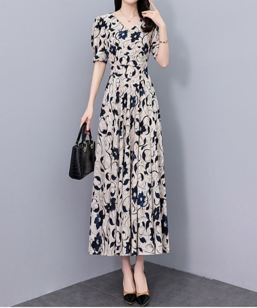 &soiree(アンドソワレ)の「Vネックレトロフラワーフレアワンピース(ワンピース・レディース・オフホワイト・X-LARGE/LARGE/MEDIUM)」の1枚目の写真