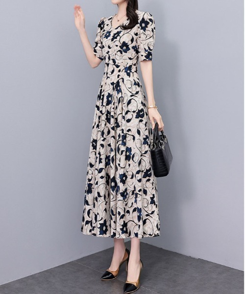 &soiree(アンドソワレ)の「Vネックレトロフラワーフレアワンピース(ワンピース・レディース・オフホワイト・X-LARGE/LARGE/MEDIUM)」の2枚目の写真