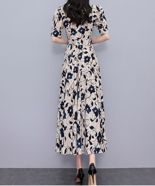 &soiree(アンドソワレ)の「Vネックレトロフラワーフレアワンピース(ワンピース・レディース・オフホワイト・X-LARGE/LARGE/MEDIUM)」の3枚目の写真