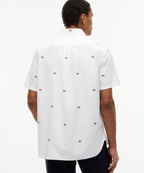 TOMMY HILFIGER(トミーヒルフィガー)の「RWB EMB S/S SHIRT(シャツ/ブラウス・メンズ・ホワイト・X-SMALL/SMALL/LARGE/MEDIUM)」の5枚目の写真
