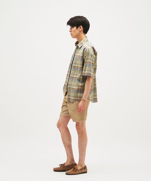 JOURNAL STANDARD(ジャーナルスタンダード)の「ポリ コットン コーデュロイ ベイカー ショーツ(その他パンツ・メンズ・ブラック/ベージュ/カーキ/ピンク/ブルー・MEDIUM/LARGE)」の16枚目の写真