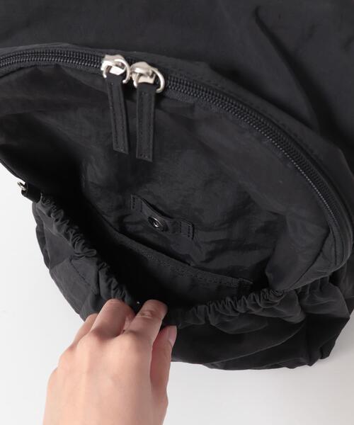 URBAN RESEARCH DOORS(アーバンリサーチドアーズ)の「撥水10ポケットリュック(バックパック/リュック・レディース・ベージュ/ブラック・-)」の9枚目の写真
