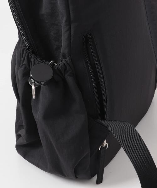 URBAN RESEARCH DOORS(アーバンリサーチドアーズ)の「撥水10ポケットリュック(バックパック/リュック・レディース・ベージュ/ブラック・-)」の10枚目の写真