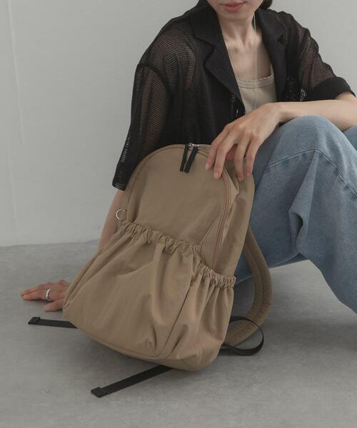 URBAN RESEARCH DOORS(アーバンリサーチドアーズ)の「撥水10ポケットリュック(バックパック/リュック・レディース・ベージュ/ブラック・-)」の12枚目の写真