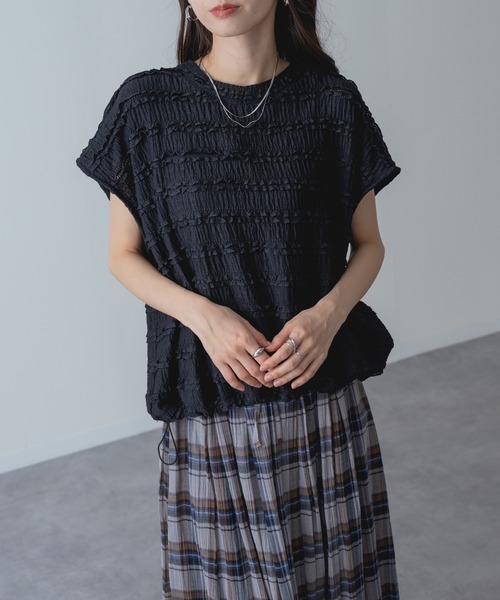 refinedworks(リファインドワークス)の「【refinedworks】立体 レース が可愛らしい レース プルオーバー(Tシャツ/カットソー・レディース・ホワイト/ブラック・FREE)」の2枚目の写真