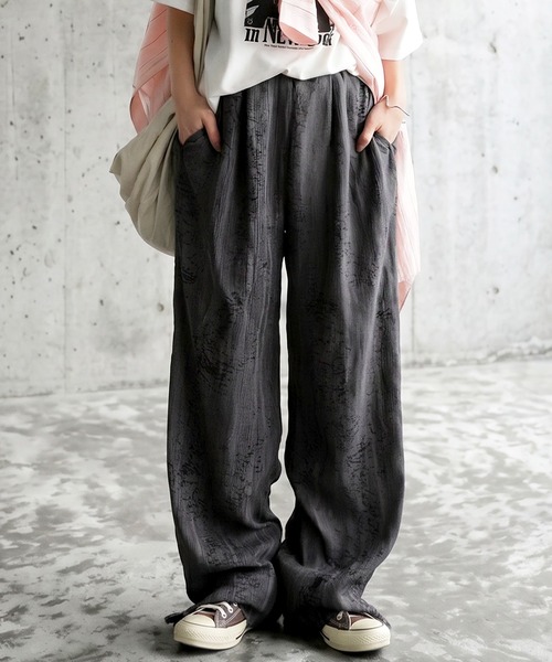 antiqua(アンティカ)の「総柄 プリーツ ワイドパンツ(その他パンツ・レディース・グレー/ライム/ブラック・ONESIZE)」の3枚目の写真