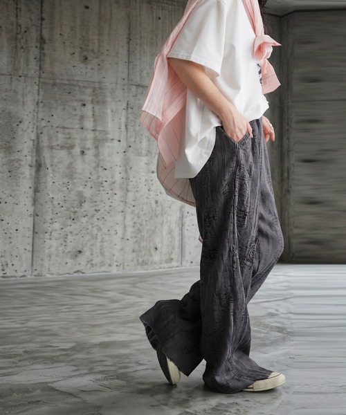 antiqua(アンティカ)の「総柄 プリーツ ワイドパンツ(その他パンツ・レディース・グレー/ライム/ブラック・ONESIZE)」の8枚目の写真