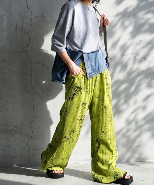 antiqua(アンティカ)の「総柄 プリーツ ワイドパンツ(その他パンツ・レディース・グレー/ライム/ブラック・ONESIZE)」の12枚目の写真